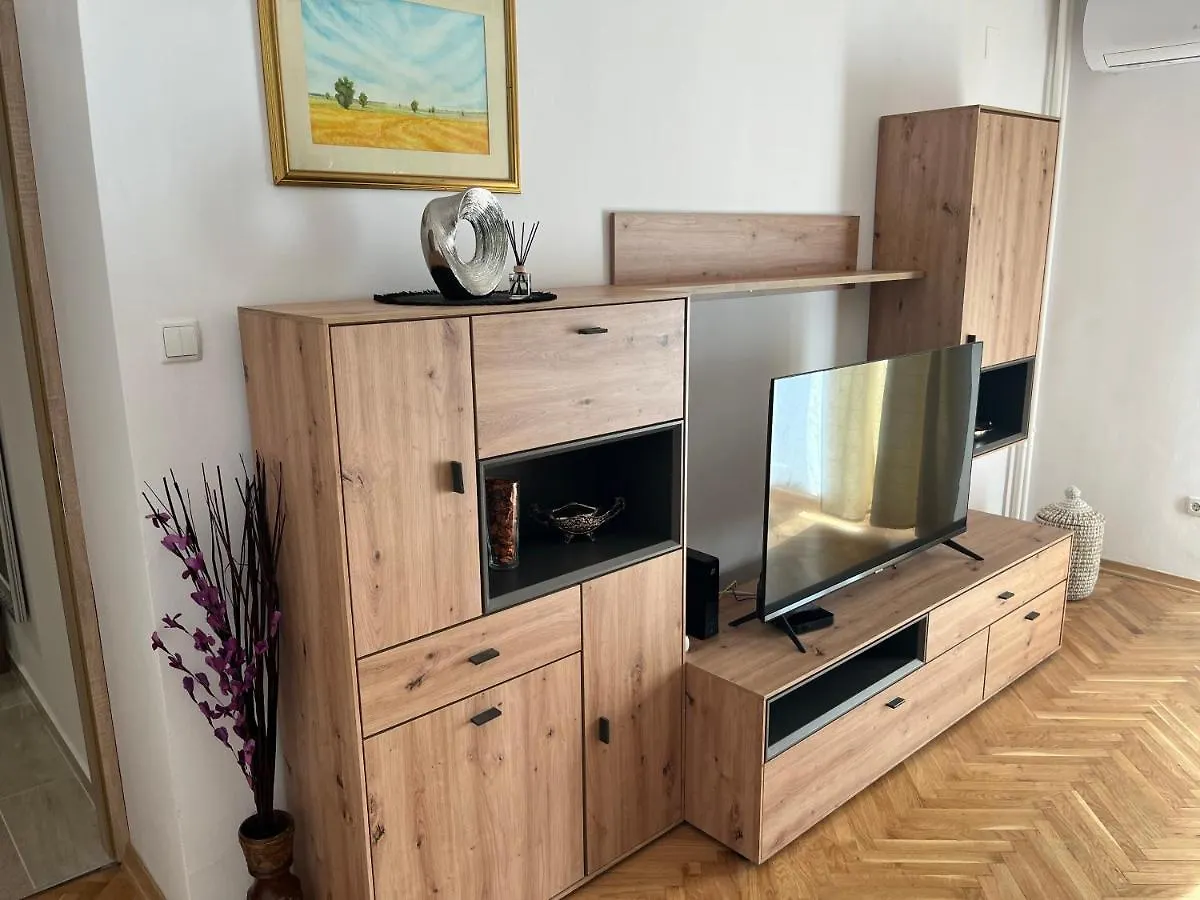 Apartment Family Split