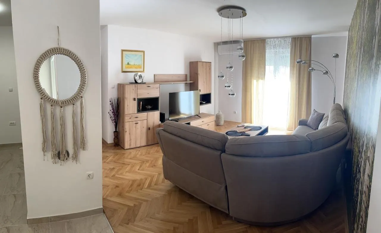 Apartment Family Split