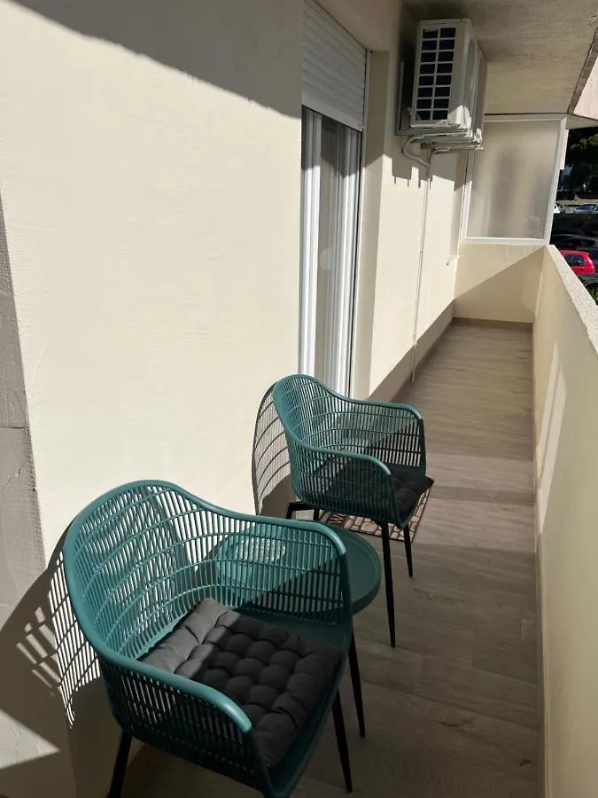 Apartment Family Split