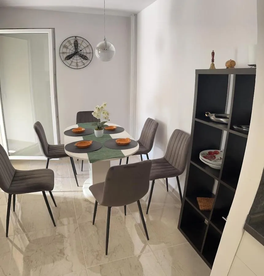 Apartment Family Split